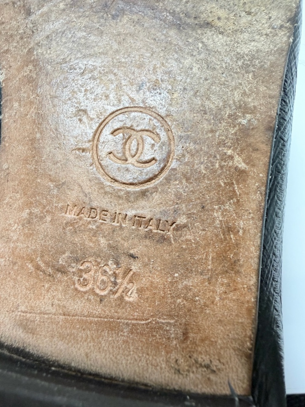 CHANEL Black and Cream Leather Cap-Toe Ballet Flats with CC Logo - Picture 12 of 16
